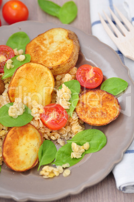 Bratkartoffeln mit Linsen, Spinat und Tomaten