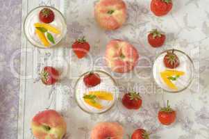 Erdbeer Pfirsich Dessert Creme