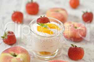 Erdbeer Pfirsich Dessert Creme