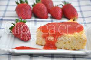 Vanillekuchen mit Erdbeercreme