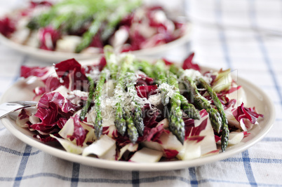 Radicchio Salat mit Spargel