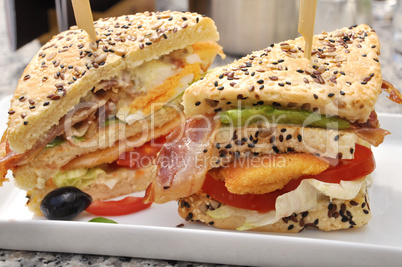 Sandwich mit Radieschen und Salat