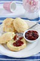 Scones mit Marmelade