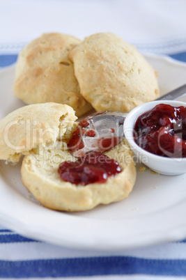 Scones mit Marmelade