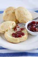 Scones mit Marmelade