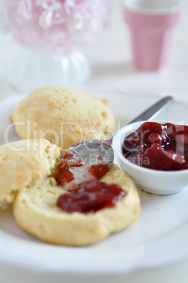 Scones mit Marmelade