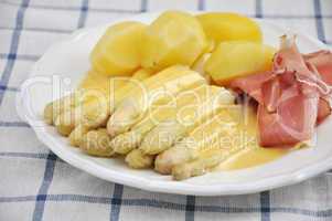 Spargel mit Sauce Hollandaise, Kartoffeln und Schinken
