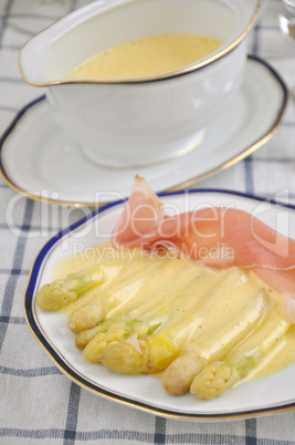 Spargel mit Sauce Hollandaise, Kartoffeln und Schinken