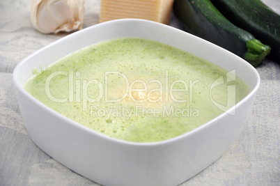 Zucchini Schaum Suppe
