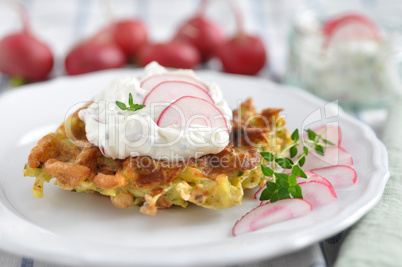 Kräuterwaffel mit Radieschenquark