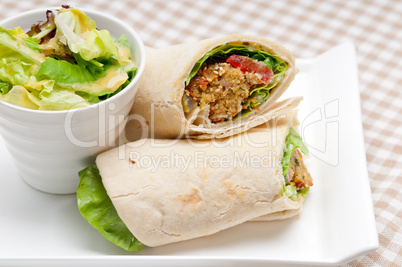 falafel pita bread laufrolle wrap sandwich