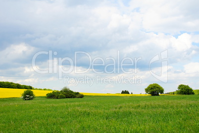 wolkenhimmel über landschaft