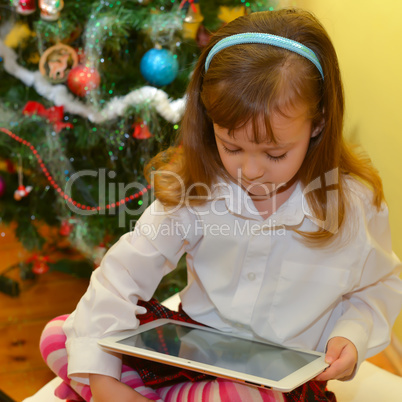 small girls with tablet