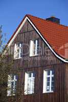 einfamilienhaus mit holzfassade,deutschland