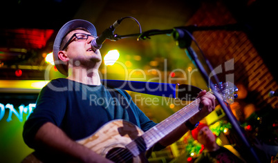 musician plays a guitar