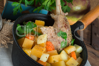 goose - soup with red wine and thyme