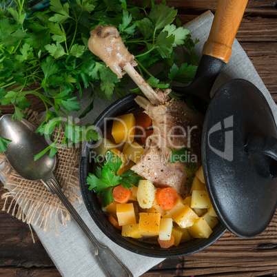 goose - soup with red wine and thyme