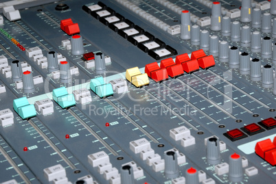 sound mixing console
