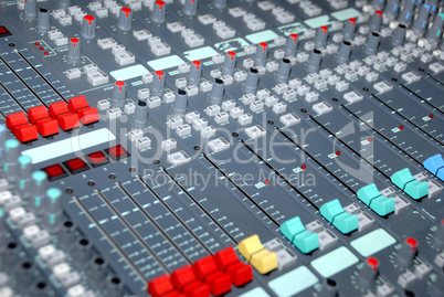 sound mixing console