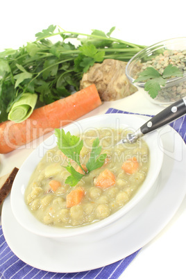 erbsensuppe mit brot