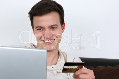 Einkaufen im Internet mit Kreditkarte