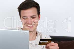 Einkaufen im Internet mit Kreditkarte