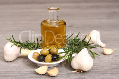 oliven mit knoblauch