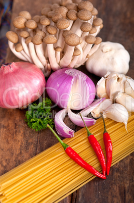 italian pasta and mushroom sauce ingredients