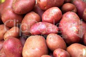 Frische Kartoffeln auf einem Markt