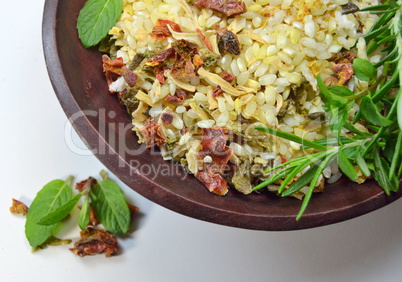 Prepared rice with herbs and curry