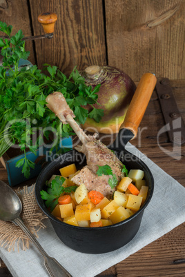 goose - soup with red wine and thyme