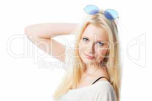 Blondine mit Sonnenbrille
