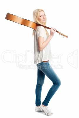 Blondes Mädchen mit Gitarre