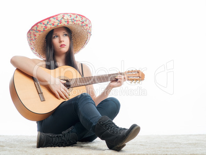 brünettes mädchen mit gitarre