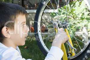 kid who fix bikes