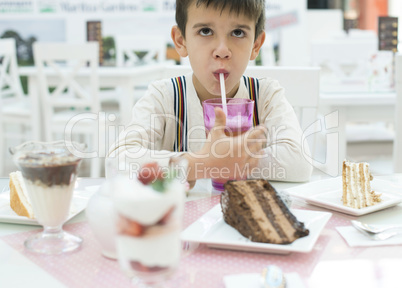 child drink lemonade