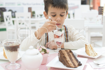 child eat strawberry smoothie