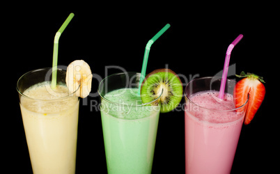 banana, kiwi and strawberry milk shake and fresh fruis