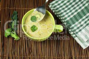 green cream broccoli soup