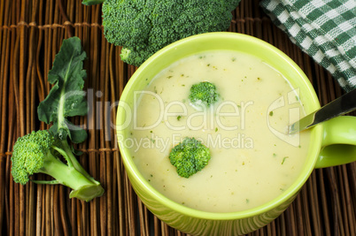 green cream broccoli soup