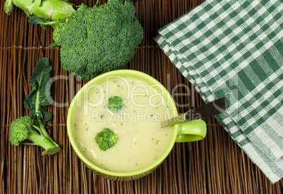 green cream broccoli soup