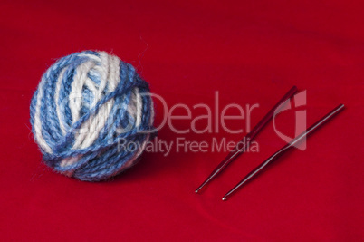 Ball of yarn and knitting skewers
