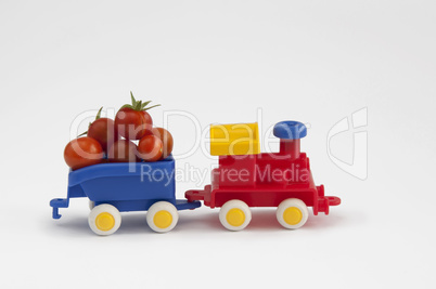Little train spends tomatoes