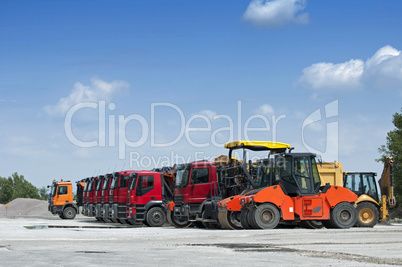 Trucks, rollers and machinery for asphalting