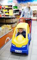 child friendly supermarket shopping