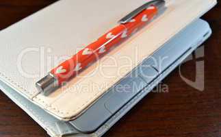 Electronic  book with pen wiht hearts
