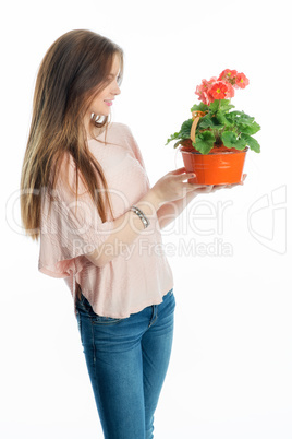 mädchen hält eine topfpflanze