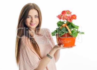 Mädchen hält eine Topfpflanze