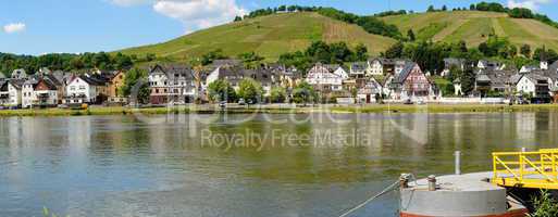 zell kaimt an der mosel panorama