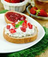 Bread with curd cream and strawberry jam